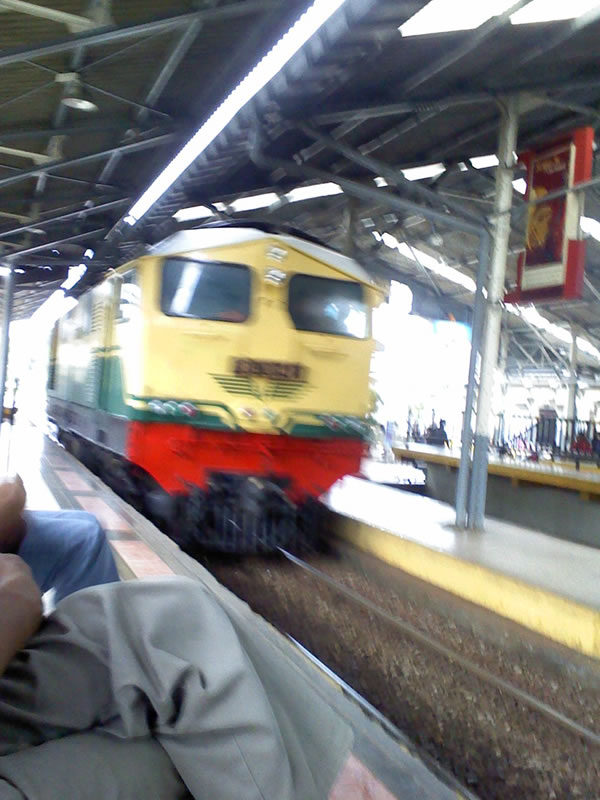 lokomotifbb Langsiran Lokomotif KA "Argo Peuyeum"