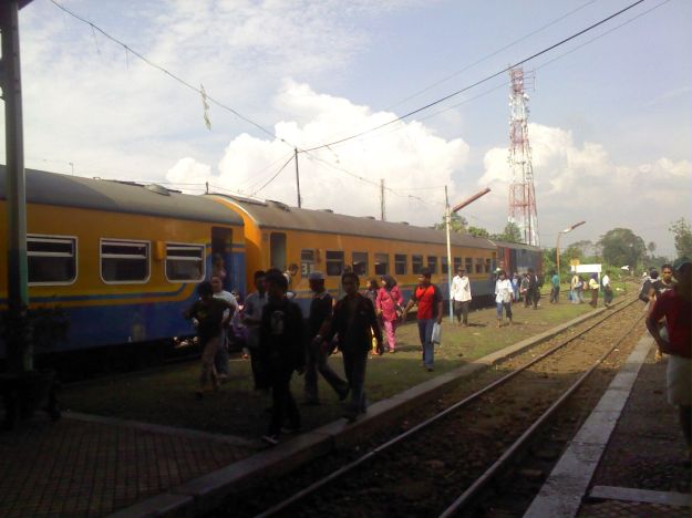 KA melanjutkan perjalanan ke Lampegan