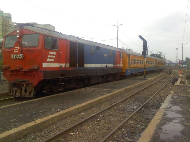 KA Argo Peuyeum langsir di Stasiun Hall Bandung
