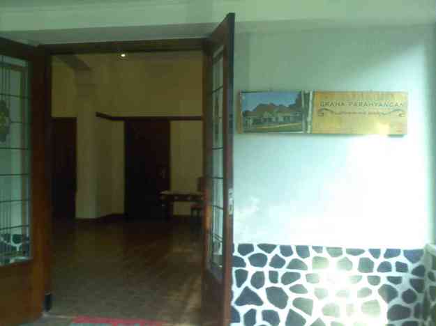 Pintu masuk Wisma Parahyangan