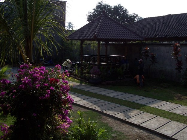 Istirahat di Rest House