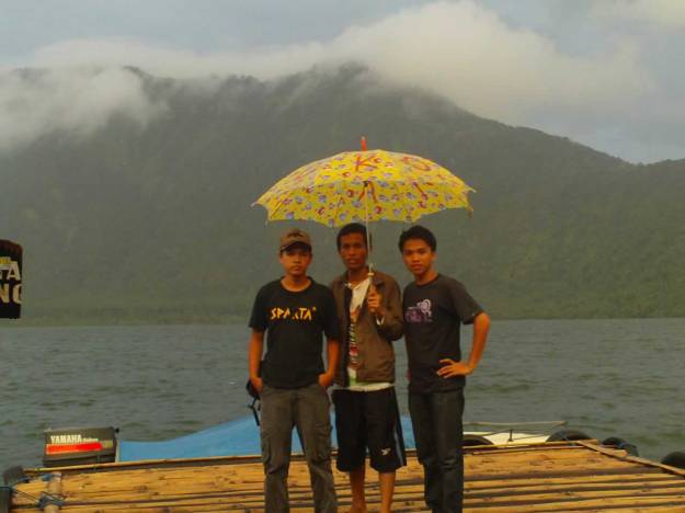 Kehujanan di Danau Beratan