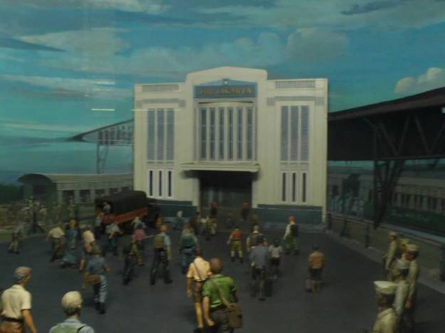 stasiun tugu Diorama suatu peristiwa di Stasiun Tugu
