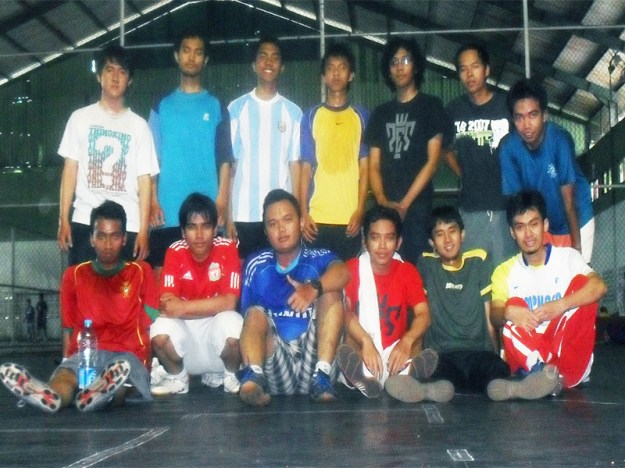 Habis main futsal
