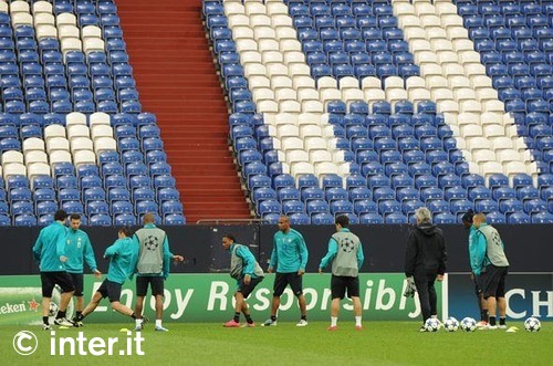 Latihan Inter di kandang Schalke