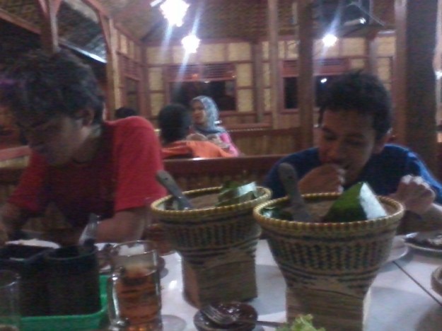 Makan malam @ rumah makan Beta