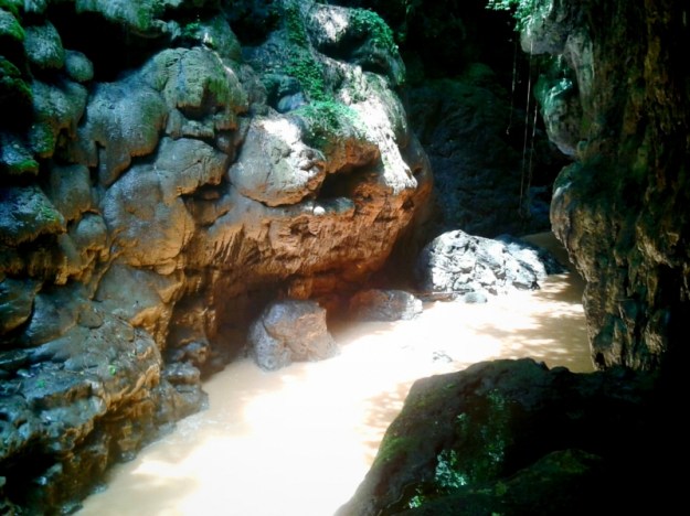 Aliran sungai Green Canyon 1