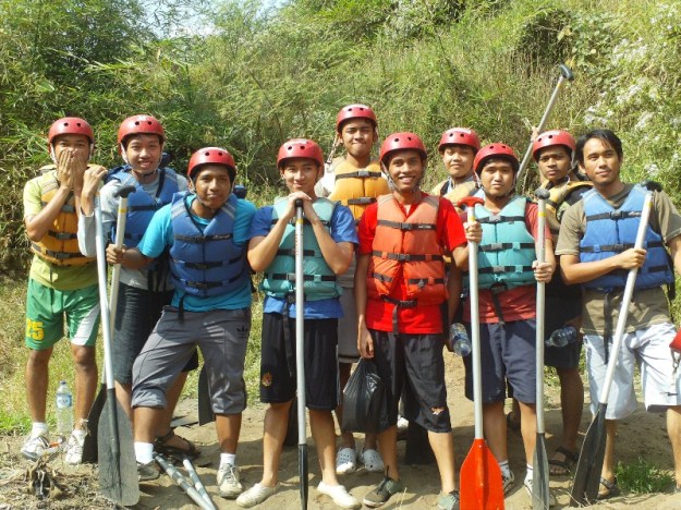 Bersiap-siap rafting