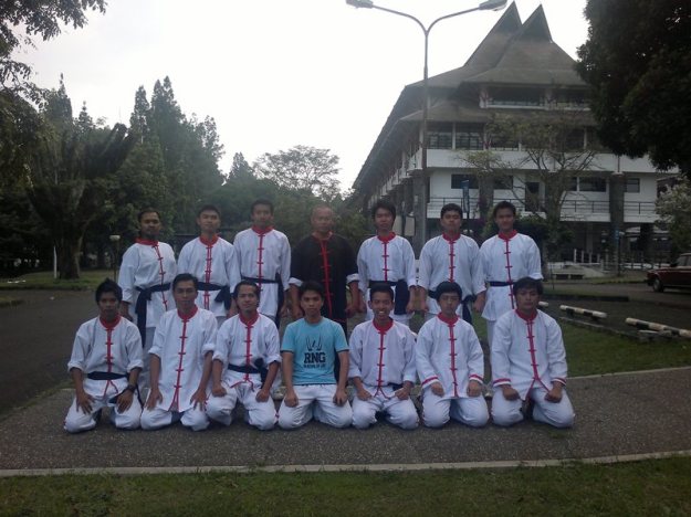 Foto bersama sehabis ujian