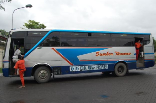 Bus "Sumber Kencono"