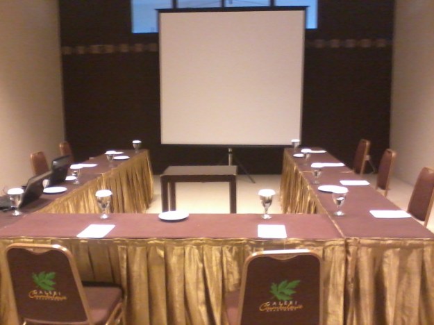 Ruang meeting sebelum acara dimulai