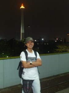 foto berlatar belakang tugu monas