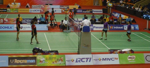 Anneke/Nitya vs Nadya/Vita