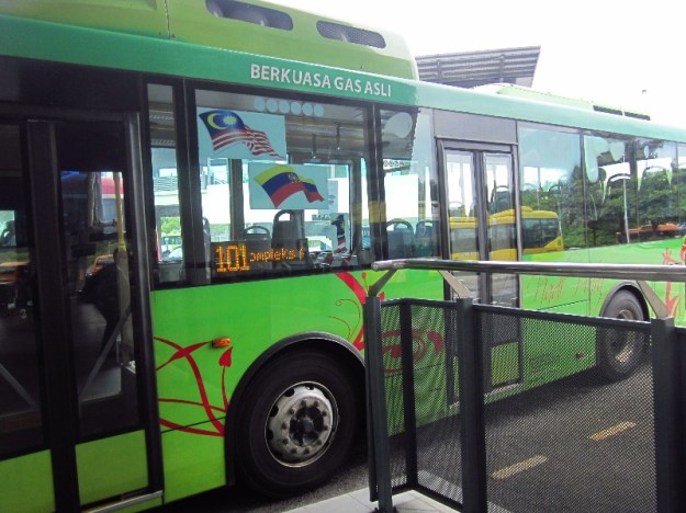 Bus 101 yang kami tumpangi