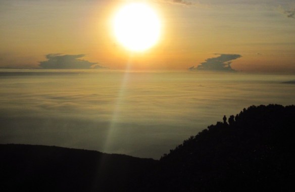 Sunrise di Puncak Gede