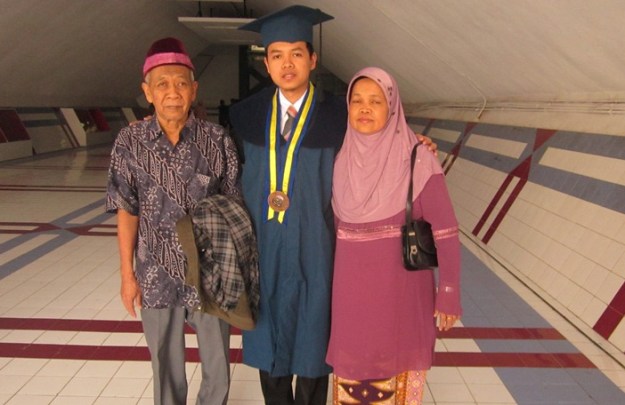 Bersama orang tua tercinta