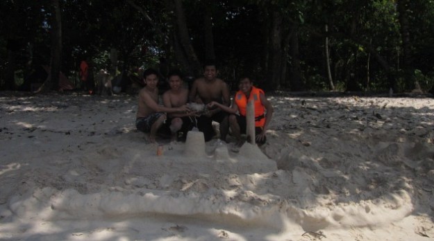 Kapal Titanic dari pasir pantai