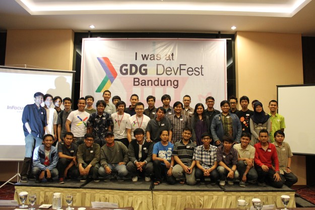 Foto bersama seusai acara