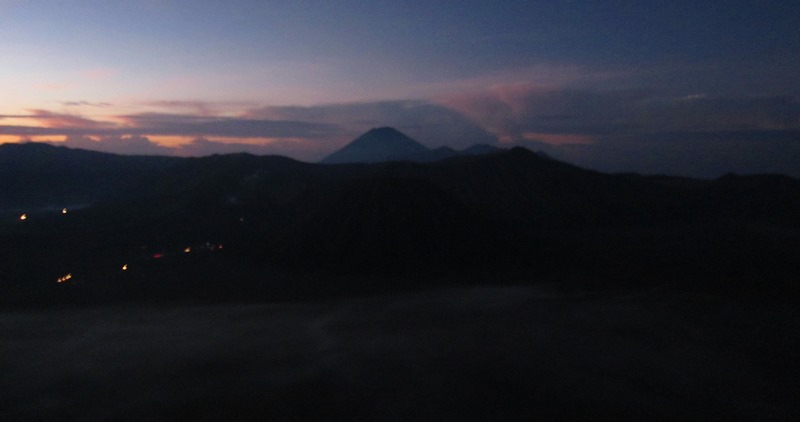 Kaldera mulai tampak