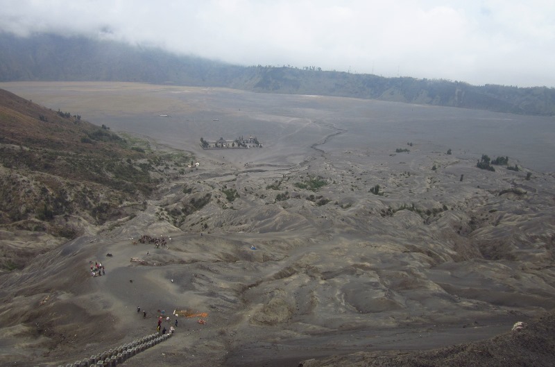 Lautan pasir tampak dari Bromo