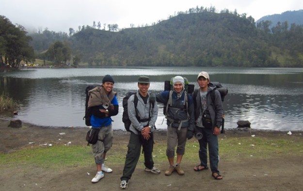Foto sebelum pulang dari Ranu Kumbolo