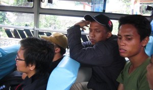 Di dalam bus ke Dieng