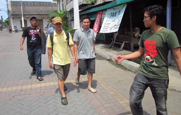 Jalan-jalan di kota tua