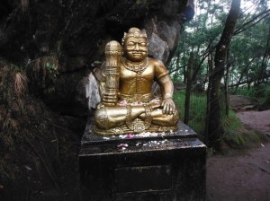 Salah satu patung yang ada di Telaga Sarangan