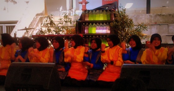 Penampilan tari Saman