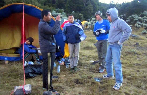 Foto-foto sambil menunggu nasi matang