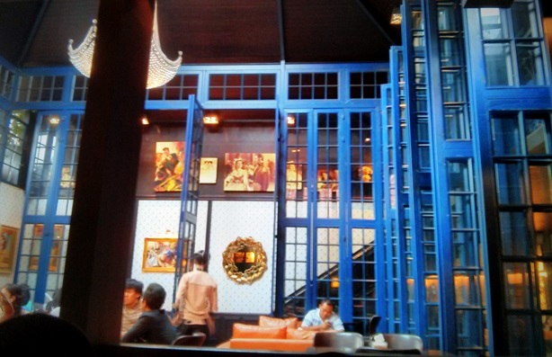 Suasana interior Giggle Box