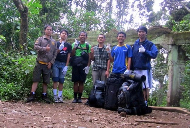 Di gapura pintu masuk TNGP