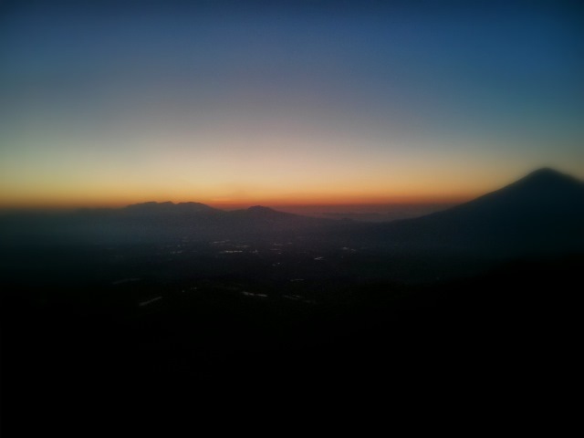 View Sunrise di Puncak Darajat