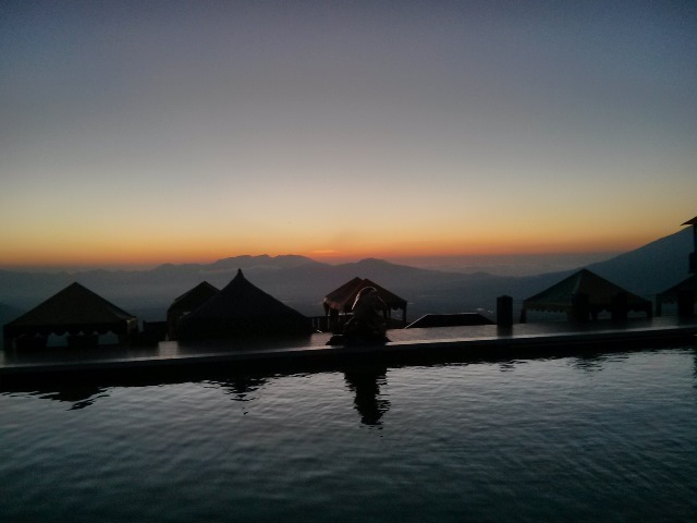 View Sunrise di Puncak Darajat