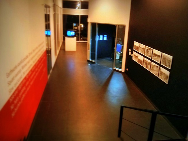 Karya foto di salah satu ruang galeri