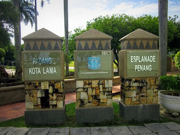Tugu Esplanade alias Padang Kota Lama