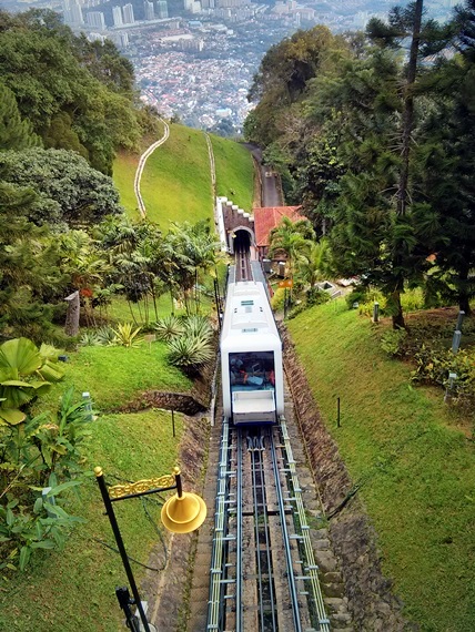 Kereta turun ke bawah