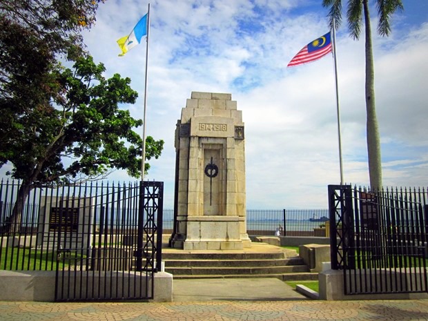 Tugu memorial Esplanade