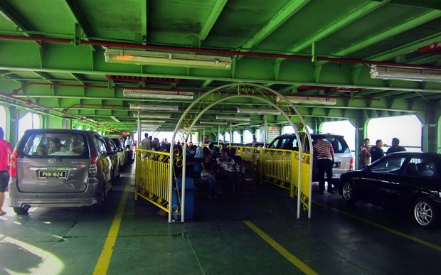 Di dalam kapal menuju ke Georgetown