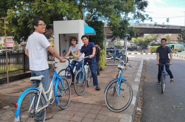 Nyewa sepeda di shelter Dago