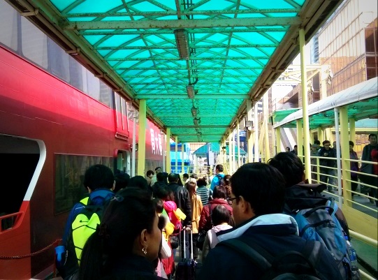 Berjalan menuju kapal