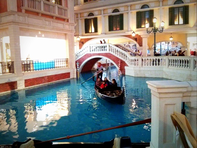 Salah satu keluarga yang sedang naik gondola