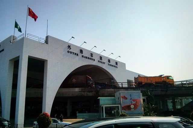 Outer Harbour Ferry Terminal (difoto dari seberang jalan)