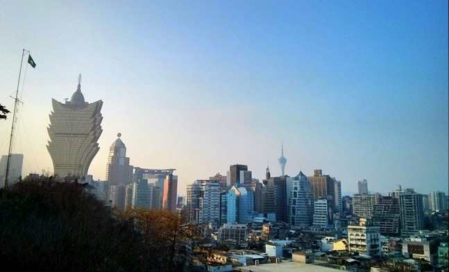 Tampak Grand Lisboa dan Macau Tower