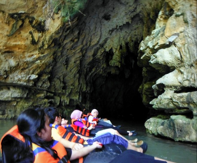 Saatnya masuk ke dalam Goa Pindul