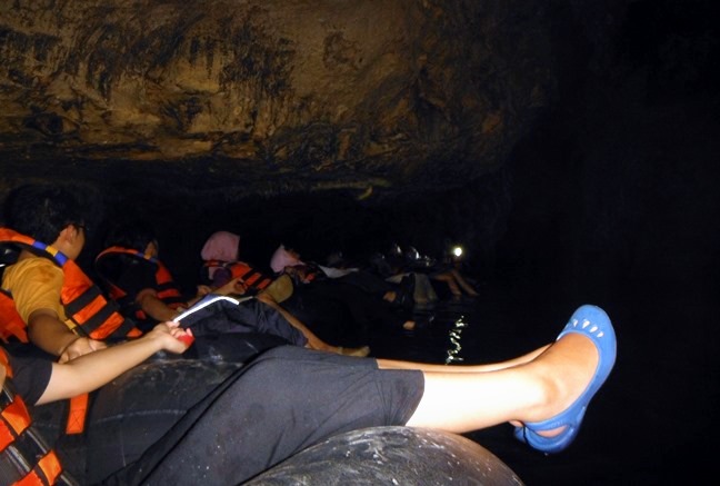 Di bawah stalagtit puting