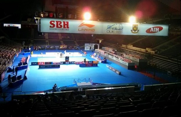 Suasana dalam stadion yang masih sepi