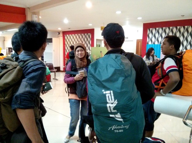 Berkumpul di bandara Husein Sastranegara