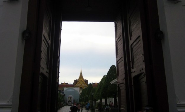Hanya bisa mengintip Grand Palace