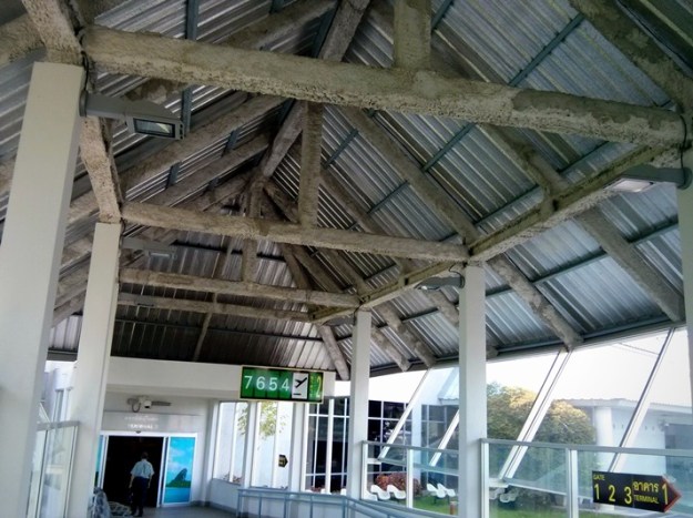 Koridor menuju terminal 2